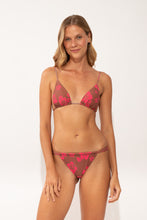Załaduj obraz do przeglądarki galerii, Model Front: Wednesday In Hawaii By Rio De Sol Figi Bikini Bottom Pua-Coco-Guava Waimea
