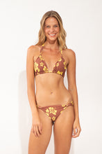 Załaduj obraz do przeglądarki galerii, Model Front: Wednesday In Hawaii By Rio De Sol Figi Bikini Bottom Pua-Coco-Lilikoi Mel
