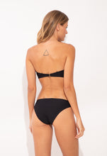 Załaduj obraz do przeglądarki galerii, Model Back: Rio De Sol Figi Bikini Bottom Junco-Black Essential-Comfy
