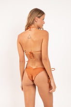 Załaduj obraz do przeglądarki galerii, Model Back: Rio De Sol Zestaw Bikini Set Shimmer-Nocciola Frufru
