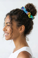 Załaduj obraz do przeglądarki galerii, Model Front: Rio De Sol Akcesoria Do Włosów Fusion Scrunchie
