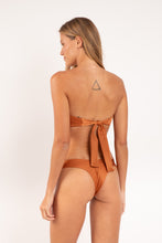 Załaduj obraz do przeglądarki galerii, Model Back: Rio De Sol Zestaw Bikini Set Shimmer-Nocciola Mavi Nara
