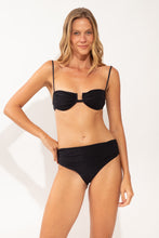 Załaduj obraz do przeglądarki galerii, Model Front: Rio De Sol Top Bikini Top Malibu-Black Zaya
