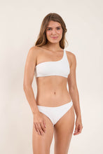 Załaduj obraz do przeglądarki galerii, Model Front: Rio De Sol Figi Bikini Bottom Sand-White Essential-Comfy
