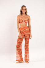Załaduj obraz do przeglądarki galerii, Model Front: Rio De Sol Spodnie Plażowe Maracai Pants Lana
