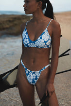 Załaduj obraz do przeglądarki galerii, Image 06: Wednesday In Hawaii By Rio De Sol Top Bikini Top Pua-Pacifica Hana
