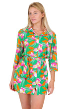 Załaduj obraz do przeglądarki galerii, Model Front: Rio De Sol Sukienki Koszulowe Green Bloom Chemise
