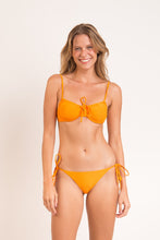 Załaduj obraz do przeglądarki galerii, Model Front: Rio De Sol Top Bikini Top Dots-Mango Balconet-Tie
