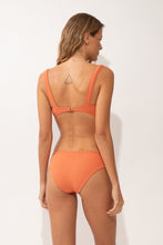Załaduj obraz do przeglądarki galerii, Model Back: Rio De Sol Top Bikini Top Sand-Argila Mary
