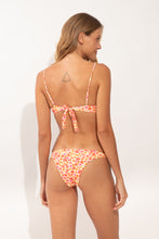Załaduj obraz do przeglądarki galerii, Model Back: Rio De Sol Figi Bikini Bottom Ditsy-Butter Leblon
