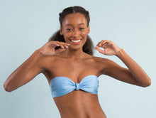 Załaduj obraz do przeglądarki galerii, Image 08: Rio De Sol Top Bikini Top Shimmer-Baltic-Sea Bandeau-Joy
