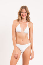 Załaduj obraz do przeglądarki galerii, Model Front: Rio De Sol Figi Bikini Bottom Bora-White Essential-Comfy
