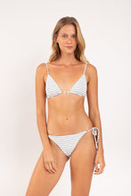 Załaduj obraz do przeglądarki galerii, Model Front: Rio De Sol Figi Bikini Bottom Linea-White Ibiza-Comfy
