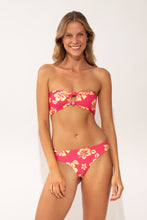 Załaduj obraz do przeglądarki galerii, Model Front: Wednesday In Hawaii By Rio De Sol Zestaw Bikini Set Pua-Guava Lani Waikiki
