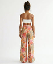 Załaduj obraz do przeglądarki galerii, Model Back: Rio De Sol Spodnie Plażowe Oasis Wide Pants
