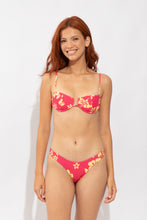 Załaduj obraz do przeglądarki galerii, Model Front: Wednesday In Hawaii By Rio De Sol Top Bikini Top Pua-Guava Shell

