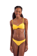 Załaduj obraz do przeglądarki galerii, Model Front: Rio De Sol Zestaw Bikini Set Malibu-Yellow Bandeau-Duo Essential

