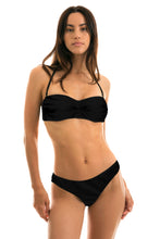 Załaduj obraz do przeglądarki galerii, Model Front: Rio De Sol Top Bikini Top Preto Bandeau-Pli
