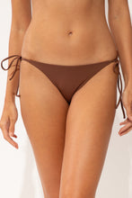 Załaduj obraz do przeglądarki galerii, Gallery: Wednesday In Hawaii By Rio De Sol Figi Bikini Bottom Coco Kaleia-Comfy
