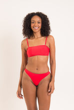 Załaduj obraz do przeglądarki galerii, Model Front: Rio De Sol Zestaw Bikini Set Rouge Bandeau-Reto Nice-Fio
