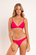 Załaduj obraz do przeglądarki galerii, Model Front: Rio De Sol Figi Bikini Bottom Shimmer-Olinda Essential

