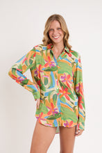 Załaduj obraz do przeglądarki galerii, Model Front: Rio De Sol Sukienki Koszulowe Tropical Shirt Greta
