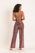 Załaduj obraz do przeglądarki galerii, Model Back: Rio De Sol Spodnie Plażowe Cobra Trouser
