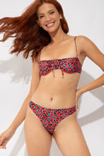 Załaduj obraz do przeglądarki galerii, Image 06: Rio De Sol Top Bikini Top Coral-Feline Balconet-Tie
