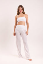 Załaduj obraz do przeglądarki galerii, Model Front: Rio De Sol Spodnie Plażowe Memphis-White Pants Lana
