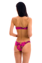 Załaduj obraz do przeglądarki galerii, Model Back: Rio De Sol Top Bikini Top Roar-Pink Bandeau-Reto

