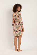 Załaduj obraz do przeglądarki galerii, Model Back: Rio De Sol Sukienki Koszulowe Oasis Chemise
