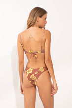 Załaduj obraz do przeglądarki galerii, Model Back: Wednesday In Hawaii By Rio De Sol Figi Bikini Bottom Pua-Coco-Lilikoi Kai
