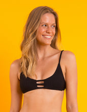 Załaduj obraz do przeglądarki galerii, Image 10: Rio De Sol Top Bikini Top Bora-Black Bra-Trio
