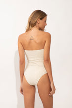 Załaduj obraz do przeglądarki galerii, Model Back: Rio De Sol Kostium Jednoczęściowy Brisa-Offwhite Tube-Op
