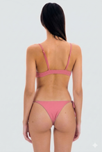 Załaduj obraz do przeglądarki galerii, Model Back: Rio De Sol Top Bikini Top Confetti Mila
