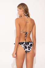 Załaduj obraz do przeglądarki galerii, Model Back: Rio De Sol Figi Bikini Bottom Poppy Ibiza-Comfy
