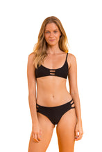 Załaduj obraz do przeglądarki galerii, Model Front: Rio De Sol Top Bikini Top Bora-Black Bra-Trio

