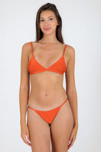 Załaduj obraz do przeglądarki galerii, Model Front: Rio De Sol Top Bikini Top Paprica Tri-Fixo
