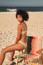 Załaduj obraz do przeglądarki galerii, Image 10: Rio De Sol Figi Bikini Bottom Brisa-Pistache Essential
