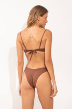 Załaduj obraz do przeglądarki galerii, Model Back: Wednesday In Hawaii By Rio De Sol Figi Bikini Bottom Coco Kai
