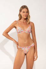 Załaduj obraz do przeglądarki galerii, Model Front: Rio De Sol Top Bikini Top Ditsy-Sky Tri-Fixo
