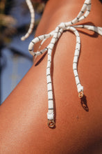 Załaduj obraz do przeglądarki galerii, Image 13: Rio De Sol Figi Bikini Bottom Linea-White Cheeky-Tie
