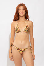 Załaduj obraz do przeglądarki galerii, Model Front: Rio De Sol Figi Bikini Bottom Yellow-Feline Lacinho
