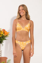 Załaduj obraz do przeglądarki galerii, Model Front: Rio De Sol Top Bikini Top Sunny-Forest Tri-Cos
