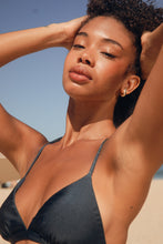 Załaduj obraz do przeglądarki galerii, Image 11: Rio De Sol Top Bikini Top Shimmer-Shark Tri-Fixo-Noa
