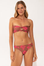 Załaduj obraz do przeglądarki galerii, Model Front: Wednesday In Hawaii By Rio De Sol Top Bikini Top Pua-Coco-Guava Lani
