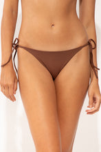 Załaduj obraz do przeglądarki galerii, Gallery: Wednesday In Hawaii By Rio De Sol Figi Bikini Bottom Coco Kaleia
