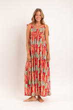 Załaduj obraz do przeglądarki galerii, Model Front: Rio De Sol Sukienka Plażowa Sea-Bloom Long Dress Chiara
