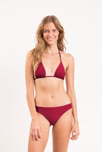 Załaduj obraz do przeglądarki galerii, Model Front: Rio De Sol Figi Bikini Bottom Touch-Carmim Essential-Comfy
