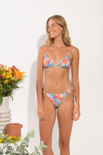 Załaduj obraz do przeglądarki galerii, Model Front: Rio De Sol Top Bikini Top Zinnia Tri-Inv
